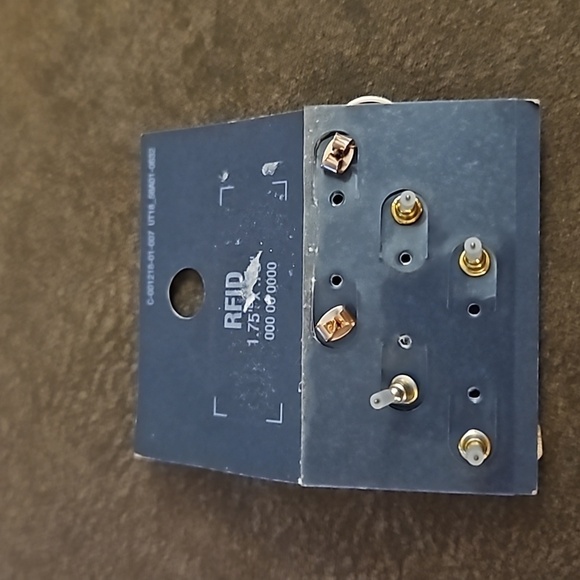 3/$20 UNIVERSAL THREAD Goldtone Hexagon Post Earrings - Picture 4 of 4